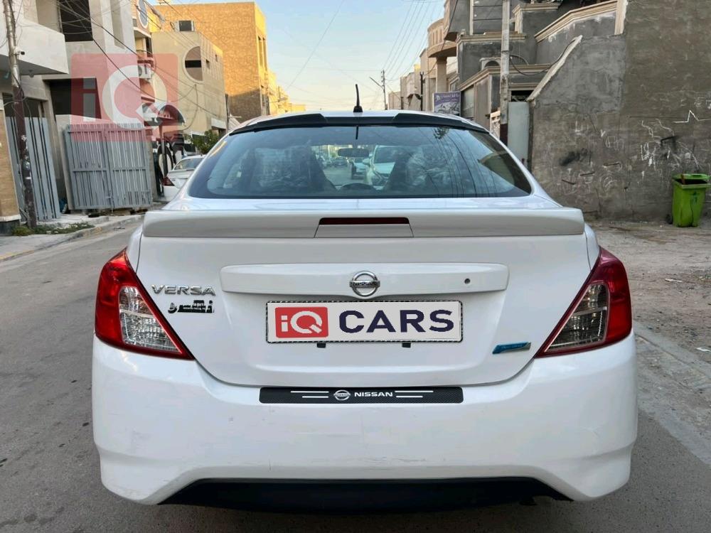 نيسان فيرسا